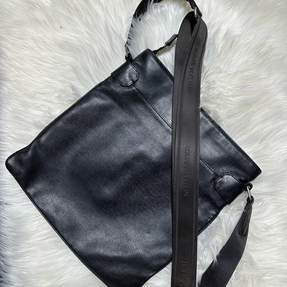 Louis Vuitton Black Leather crossbody Bag with Branded Strap